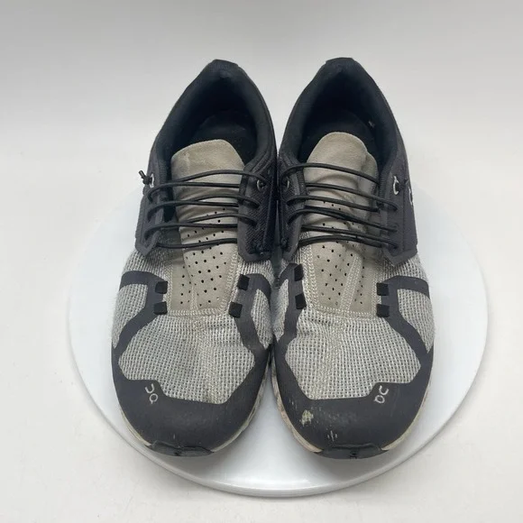 On Cloud 5 Sneakers Mens 9 Black Gray Running Athletic Gym Shoes - Picture 2 of 10
